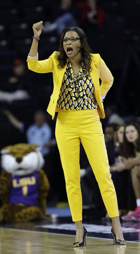 Womens Basketball Coaching Outfits, Women’s Basketball Coach Outfits, Womens Coaching Outfits, Coaching Outfits Basketball, Basketball Coach Outfit Women, Basketball Coach Outfit, Female Basketball, Coach Outfits, Coach Fashion