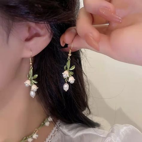 Drop Down Earrings, Regency Era Earrings, Girly Jewelry Aesthetic, Light Academia Accessories, Forestcore Jewelry, Protocol Dresses, Earrings Aesthetic Vintage, Forest Accessories, Pearl Jewelry Aesthetic