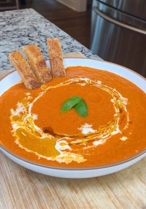 Sundried Tomato Soup, Sun Dried Tomato Soup, Tomato Oil, Cheese Dippers, Tomato Bisque, Sundried Tomato, Tomato Soup Recipes, Fall Soups, Aromatic Herbs