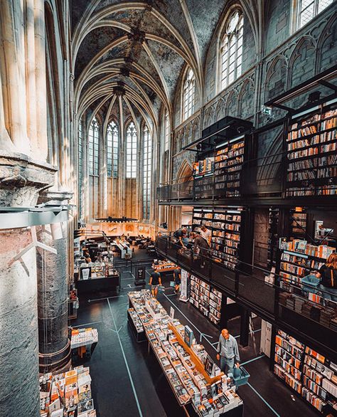 Magical Bookshops - The Shopkeepers Maastricht Netherlands, Converted Church, Bookstore Design, Gothic Cathedral, Book Festival, World Of Books, London Photos, Old Church, Medieval Castle