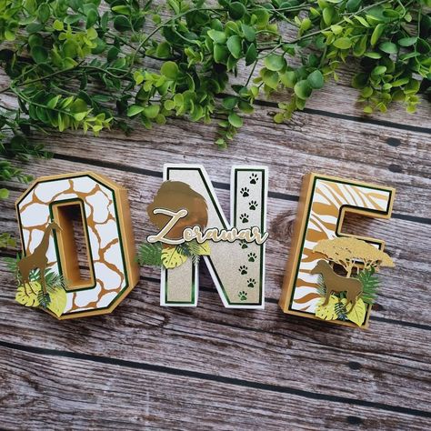 Birthday Photoshoot Props, Jungle Birthday Cakes, First Birthday Photoshoot, Jungle Theme Birthday Party, 5 Cake, First Birthday Decor, Cake Smash Pictures, Animal Theme Birthday, Birthday Props