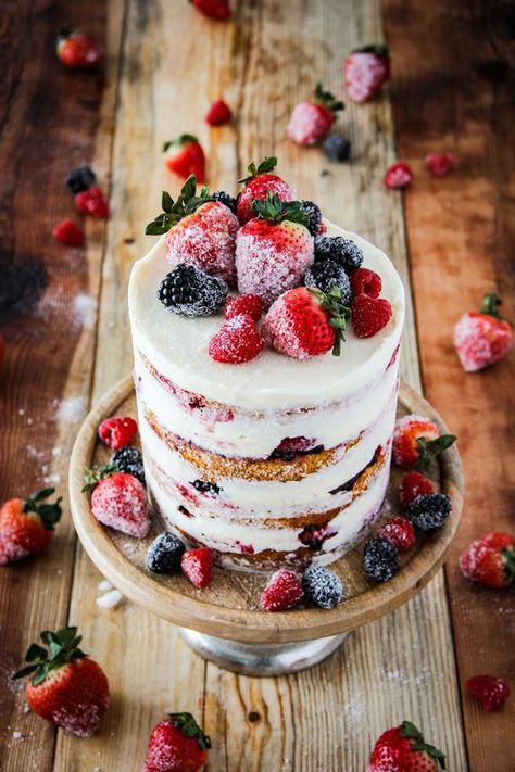 Naked Cake With Berries, Cake With Jam, Summer Cake Ideas, Mascarpone Buttercream, Cake With Fresh Berries, Huckleberry Jam, Sugared Berries, Berry Cakes, Cake With Berries