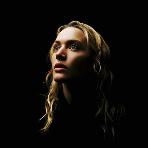 Wonderful Kate Winslet. Woman Dramatic Lighting, Portrait Dramatic Lighting, Hard Light Portrait, Faces Pictures, Black Background Portrait, Low Key Portraits, Low Key Lighting, Low Key Photography, Portrait References