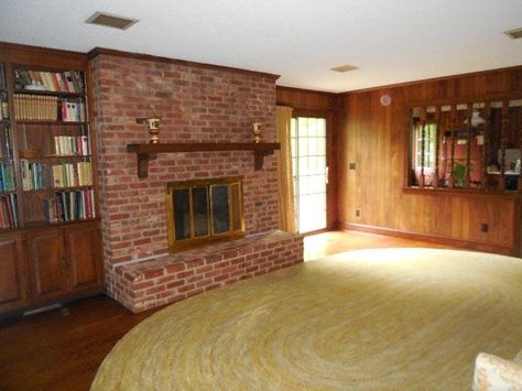 80s Wood Paneling, Bedroom 70s Style, 80s Rugs, Wood Paneled Walls Living Room, Rompus Room, Bedroom 70s, Modern Vintage Interior Design, Den Remodel, 70’s House