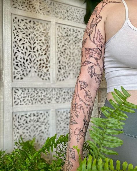 Vine Plant Tattoo Sleeve, Satin Pothos Tattoo, Pothos Sleeve Tattoo, Full Body Plant Tattoo, Pathos Tattoo Sleeve, Pothos Leg Tattoo, Pothos Tattoo Black And White, Plant Arm Sleeve Tattoo, Pothos Tattoo Sleeve