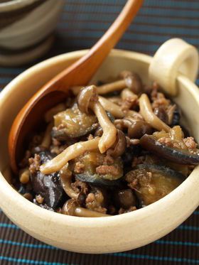 Juicy Tender Simmered Eggplant and Shimeji Mushroom Recipe Shimeji Mushroom Recipe, Shimeji Mushroom, Japanese Mushroom, Japanese Food Recipes, Asian Dish, Youtube Cooking, Mushroom Recipe, Eggplant Dishes, Eat Happy