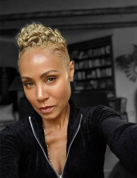 African American Short Haircuts, Blonde Natural Hair, Natural Hair Cuts, Jada Pinkett, Natural Hair Short Cuts, Sandy Blonde, Short Sassy Hair, Pelo Afro, Sassy Hair