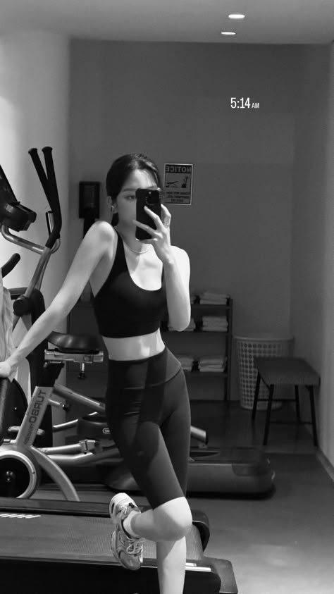 Rosé Body Goals, Korean Fits, Gymwear Outfits, Gym Workout Outfits, Body Motivation, Korean Aesthetic, Workout Aesthetic, Gym Workout Tips, Workout Outfit