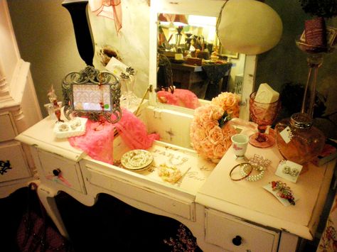 Poppys saves an old 50's vanity and makes it pink. Check out the Paris paper! 50s Vanity, Memory Care Unit, Antique Hats, Vintage Life, Vintage Vanity, Vanity Mirror, Mood Board, Vanity, Paris