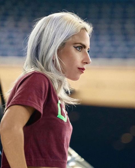 Lady Gaga (fanpage) on Instagram: “her side profile is literally perfect🤤 @ladygaga - - - - #ladygaga #gaga #stefanigermanotta #mothermonster #littlemonster #little #monster…” Lady Gaga Profile, Lady Gaga Nose, Hooked Nose, Lady Gaga Joanne, Ice Blonde Hair, The Fame Monster, Sick Of People, Ice Blonde, Side Profile