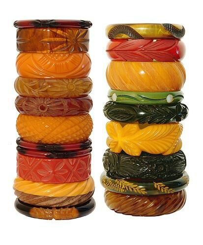 Coco Chanel bakelite bracelets. Bijoux Art Deco, Bakelite Bracelets, Bakelite Jewelry, Lucite Jewelry, Bakelite Bangles, Bangles Making, Vintage Bakelite, Dope Jewelry, Plastic Jewelry