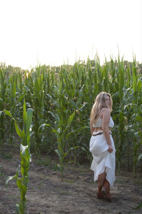 Farmers Daughter Aesthetic Core, Farmer Daughter Aesthetic, Farmers Wife Aesthetic, Farmers Daughter Aesthetic Outfits, Corn Field Aesthetic, Farmer Girl Aesthetic, Farmers Daughter Core, Farmers Daughter Outfit, Farmers Daughter Coquette