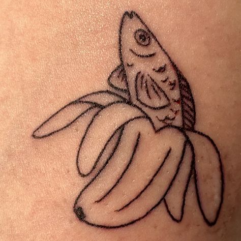 the show hurt more than the tattoo // lambshank.ink Bananafish Tattoo, Banana Tattoo, Fish Tattoo, Banana Fish, Cover Up Tattoos, Tattoo Inspo, Fish Tattoos, I Tattoo, Tatting