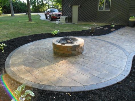 Stamped concrete patio with fire pit and acid staining. Concrete Patio With Fire Pit, Patio With Fire Pit, Stone Step, Cement Patio, Brick Patio, Concrete Patio Designs, Fire Pit Landscaping, Hot Tub Backyard, Stamped Concrete Patio