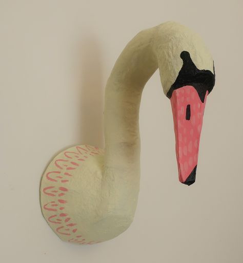 Paper Mâché Swan Head Laila - Etsy Paper Mache Art Projects, Paper Mache Animal Head, Paper Mache Wall Art, We Are Bears, Paper Mache Projects, Animal Head Wall, Paper Mache Animals, Paper Mache Clay, Paper Mache Sculpture