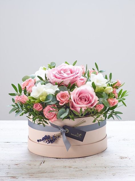 Hat Box Flowers, Online Flower Shop, Modern Flower Arrangements, Hat Boxes, Same Day Flower Delivery, Deco Floral, Local Florist, Hat Box, Flowers Online