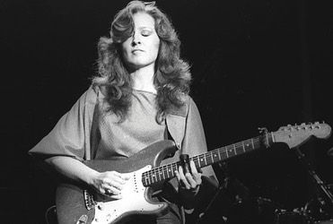 Bonnie Raitt. Slide guitar. Bonnie Raitt, Slide Guitar, Blues Musicians, Women Of Rock, Blues Artists, Guitar Girl, Music Pics, Female Musicians, Women In Music