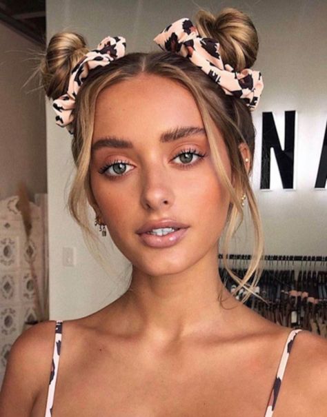 Hot '90s Hairstyles You Can Pull Off in 2019 - VIVA GLAM MAGAZINE™ Boxer Braids, Simple Hairstyles, 80s Hair, 90s Hairstyles, Music Fest, Easy Summer Hairstyles, Festival Hair, Penteado Cabelo Curto, Easy Hairstyles For Long Hair