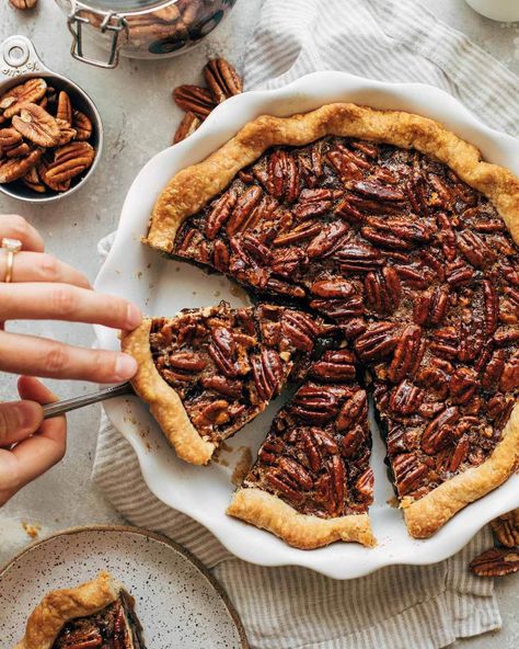 The BEST Pecan Pie (VIDEO) | Butternut Bakery Jenna Butternut Bakery, Jenna Barnard, No Bake Pie Recipes, Fall Pie Recipes, Nutella Truffles, Best Pecan Pie Recipe, Butternut Bakery, Pecan Pie Crust, Monster Cookies Recipe