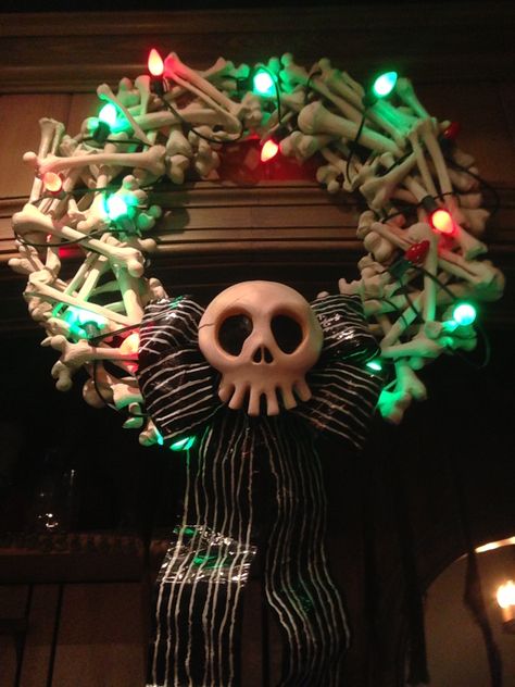 Haunted Mansion Nightmare Before Christmas Decor, Haunted Mansion Christmas Decor, Haunted Mansion Wreath Diy, Haunted Mansion Christmas, Haunted Mansion Wreath, Haunted Mansion Holiday, Haunted Mansion Decor, Nightmare Before Christmas Wedding, Haunted Mansion Halloween