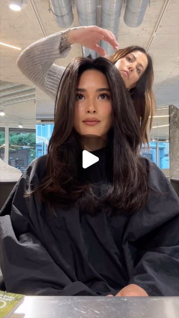 Tsutsumi Hoang on Instagram: "Dark Chocolate for fall 🤎 by @gevirdominika @gevir (ad) #darkchocolatehair #chocolatehair #fallhair #butterflyhaircut #layeringhaircut #curtainbangs" Trendy Brunette Hair, Tsutsumi Hoang, Soft Healthy Hair, Dark Chocolate Hair, Chocolate Hair, Ribbon Hairstyle, Hairdos For Short Hair, Curly Hair Women, Short Hair Over 60