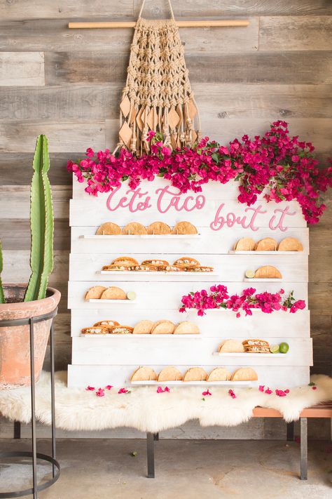 20 Wedding Food Walls That Will (Literally) Elevate Your Big-Day Cuisine Cocktail Hour Food, Bridal Shower Themes, Diy Dessert, Coachella Party, Wedding Appetizers, Spring Bridal Shower, Donut Wall, Dessert Party, Boda Mexicana