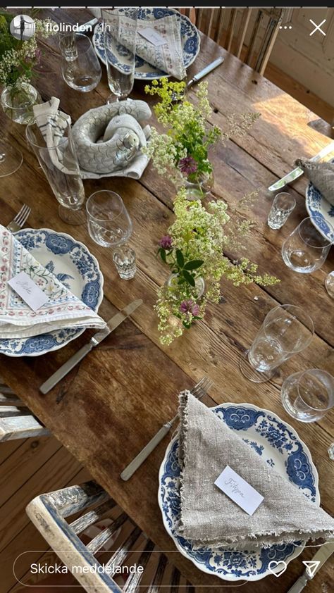 Swedish Table Settings, French Countryside Table Setting, French Inspired Table Setting, Farmhouse Dinner Party, Vintage Kitchen Table Decor, Scandinavian Dinner Table, Cottagecore Table Setting, Table Settings Aesthetic, Table Scapes Everyday