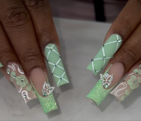 Medium Ombré Nails, Spring Medium Nails, Medium Bling Nails, March Acrylic Nails, March Birthday Nails, Princess Tiana Nails, Tiana Nails, Green Bling Nails, Nails Ideas Videos