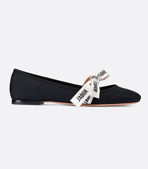 11 Pairs of Flats French Girls Are Buying Right Now | Who What Wear French Girls, Shoes Collection, Ballet Pumps, Dior Shoes, Womens Wedges, Luxury Clothing, Womens High Heels, Ballerinas, Flat Shoes