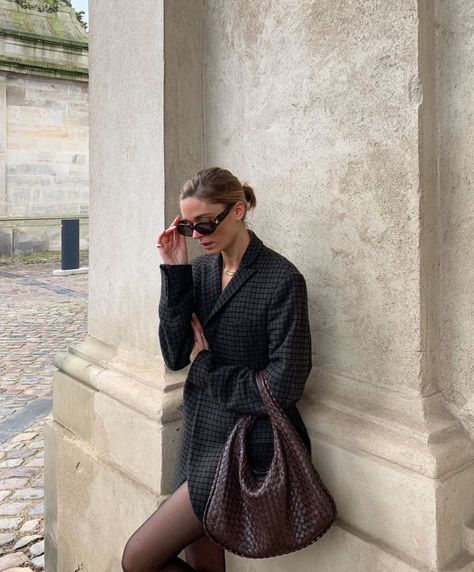 Tina Maria in our vintage Bottega Veneta brown intrecciato bag Bottega Hobo Bag Outfit, Bottega Hobo Bag, Bottega Veneta Hobo Bag Outfit, Bottega Veneta Bag Street Style, Bottega Hobo, Bottega Bag Outfit, Bottega Veneta Bag Outfit, Vintage Bag Outfit, Bottega Veneta Outfit