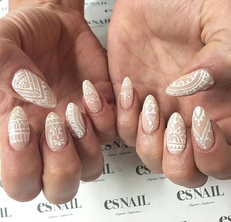 Nude or Clear Base with White Henna Nails. Perfect Wedding Nails @MonayLizz Henna Nail Art, Mandala Nails, Es Nails, Henna Nails, Boho Nails, Maroon Nails, Beauty Hacks Nails, White Henna, Pointed Nails