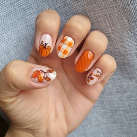 Nails With Pumpkins, Pie Nails, Gingham Nails, Fall Gingham, Leaves Nail Art, Pumpkin Nail Art, Orange Gingham, Cute Short Nails, Pumpkin Nails