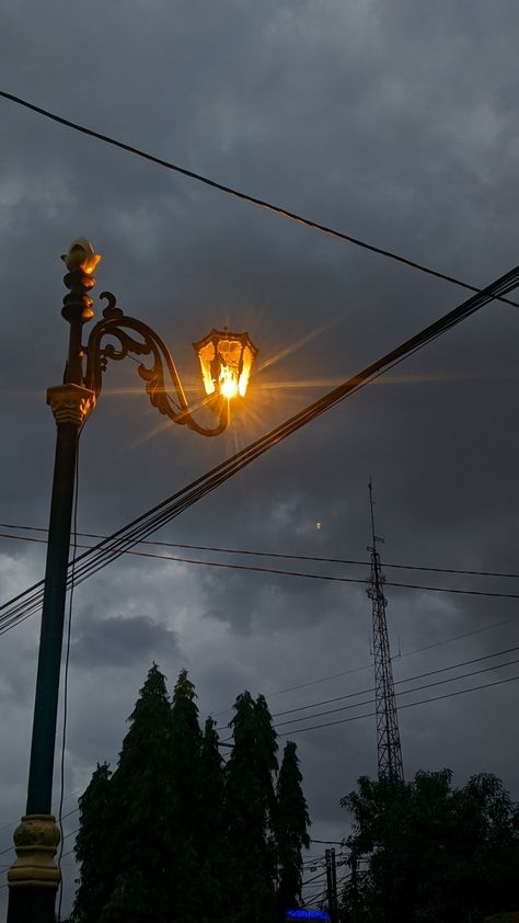 mboh raroh Lampu Aesthetic, Lamp Post, Nature Photography, Cafe, Photography, Quick Saves, Nature