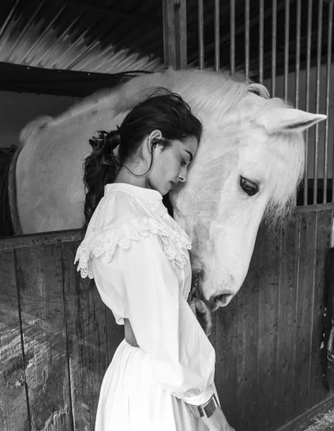 Horse Riding In A Dress, Black And White Vibes, Equestrian Photoshoot, Horse Photoshoot Ideas, Equine Photography Poses, Horse Portraits, Horse Photoshoot, Horse Photography Poses, Foto Cowgirl