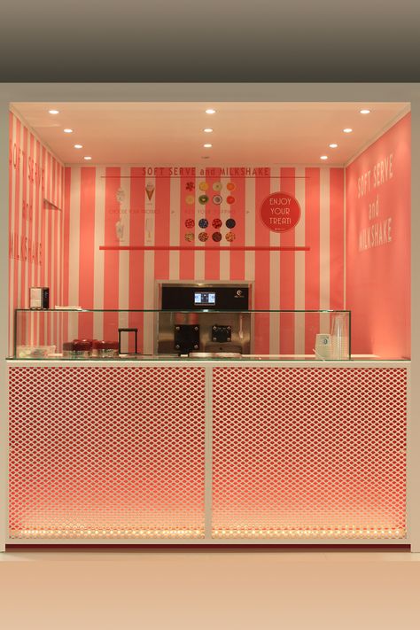 The soft serve and milkshake corner. Soft Serve Ice Cream Shop Design, Milkshake Shop Design, Soft Serve Ice Cream Shop, Acai Bar, Milkshake Shop, Small Restaurant Design, Milkshake Bar, Ice Cream Business, Small Restaurant