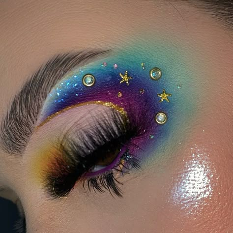 Kaleidoscope Makeup, Incognito Concealer, Artsy Makeup, Funky Makeup, Eye Makeup Styles, Makeup Humor, Graphic Makeup, Ethereal Makeup, Unique Makeup