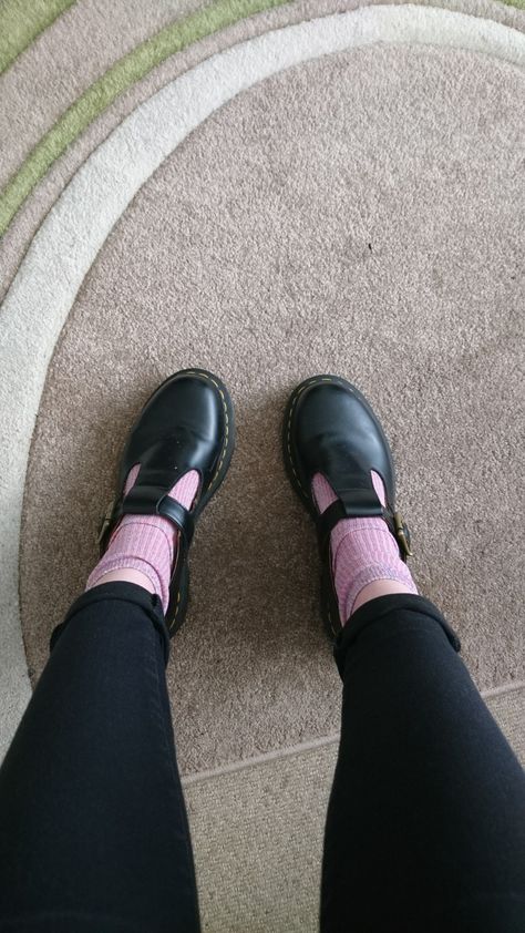 Polley Dr Martens, Doc Martens Polley, Dr Martens Polley Outfit, Dr Martens Mary Jane Outfit, Doc Martens Sandals, Mary Jane Outfit, Mary Janes Outfit, Dr Martens Outfit, Bright Outfits