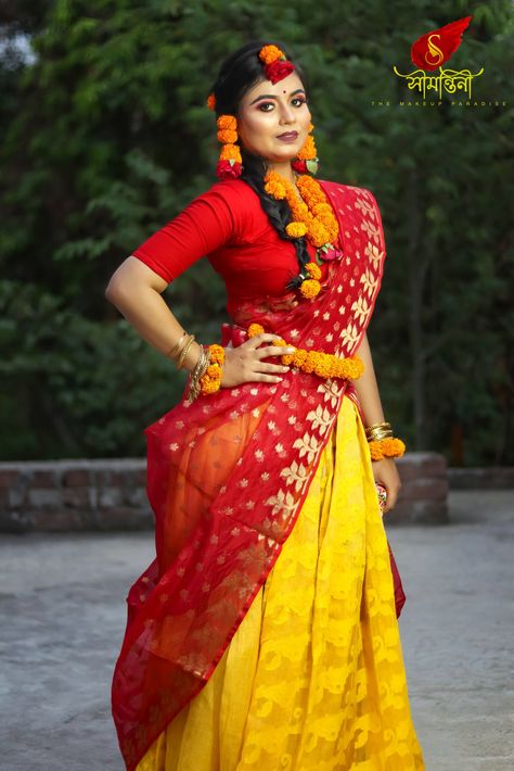 Haldi Stills For Women, Bride Mangala Snanam Stills, Birde Haldi Pose, Halad Poses, Haldi Outdoor Photoshoot, Bridal Haldi Photoshoot Poses Indian, Bengali Bride Haldi Pose, Hldi Pose For Bride, Haldi Dulhan Pose