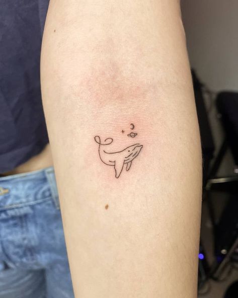 Minimalistic Animal Tattoo, Fun Minimalist Tattoo, Minimalist Tattoo Animal, Mimalistic Tattoo, Lil Tattoo, Beach Patchwork Tattoo, Simple Whale Tattoo, Whale Tattoo Minimalist, Minimalistic Tattoos