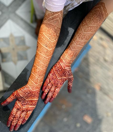 Fresh stain, after 8 hours 🍅 . #ahamdulillah #mehndibymishy . Follow for more: @mehndi_by_mishy . #mehndi #mahendi #henna #wedding Henna Wedding, Mehendi Designs, Pakistani Wedding, Mehndi Design, Mehndi Designs, Follow For More, Henna, Stain, Blouses