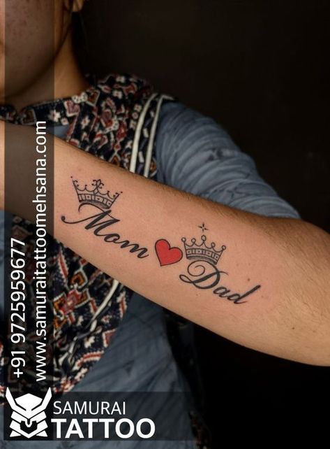 Tetu Photo Name, Mom Dad Tattoo Design, Name Tattoos For Men, Dad Tattoo Design, Dad Tattoo Ideas, Mom And Dad Tattoo, Mom Dad Tattoo, Tattoo For Mom, Tattoos Mom