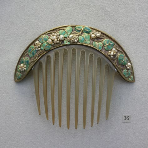 Antique Hair Pin, Hair Comb Pin Hairstyles, Art Nouveau Hair Comb, Hair Volumizer Products, Combs Aesthetic, Hair Comb Styles, Vintage Hair Pins, Hair Volumizer, Vintage Hair Comb