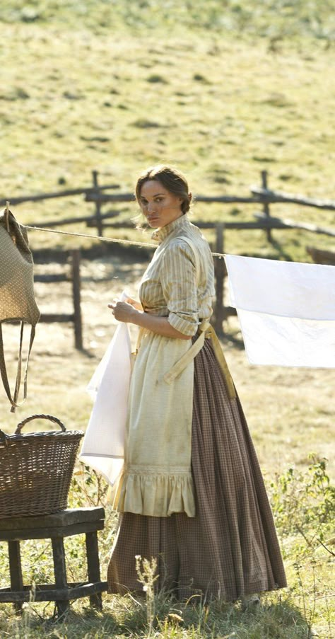 Pictures & Photos from Hatfields & McCoys (TV Mini-Series 2012) Sarah Parish, Pioneer Clothing, Hatfields And Mccoys, Pioneer Life, Western Film, Pioneer Woman, Mode Vintage, Little House, Historical Fashion