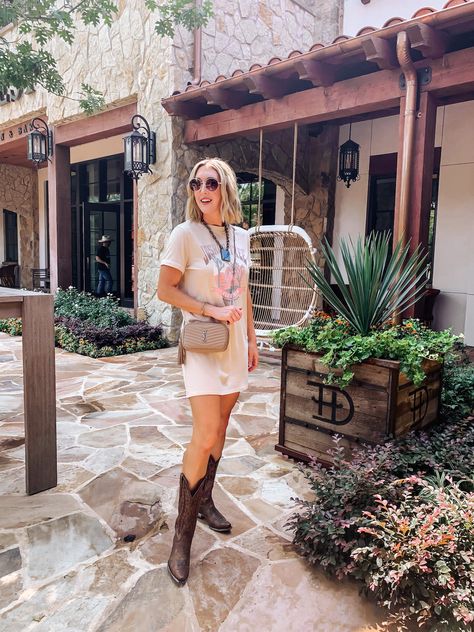 Stockyards Outfit, Palm Springs Hotel, Ft Worth Texas, Old Fashioned Photos, Rodeo Outfit, Rodeo Style, Texas Adventure, Fort Worth Stockyards, Travel Texas