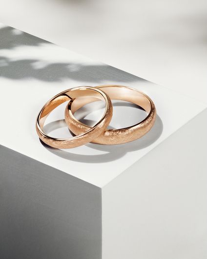 "Wedding Rings" by Andrey Mikhaylov #fstoppers #Commercial #studio #Jewelry #advertising #Rings #weddingrings #studiosetup #retouching #hardshadow #stilllife #advertisingphotographer Ring Advertising Photography, Silver Ring Photography, Ring Jewelry Photography, Rings Advertising, Jewelry Advertising Photography, Rings Shoot, Ring Product Photography, Aesthetic Jewelry Holder, Rings Photography Ideas