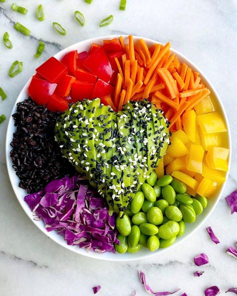 Carina Zimmerman on Instagram: “Rainbow heart bowl 🌈❤️✨ Sending some love to you with today’s bowl! This stir-fry meal prep bowl is filled with @lotusfoods Forbidden Rice,…” Rainbow Bowl Recipe, Rainbow Meals, Stir Fry Meal Prep, Forbidden Rice, Spring Food, Heart Bowl, Healthy Bowls, Clean Food Crush, Daniel Fast