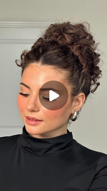 Curly Bun Hairstyles Tutorials, Curly Simple Hairstyles, High Bun With Curls, Hair Updos For Curly Hair, Natural Curl Updo, Fancy Hairstyles For Curly Hair, Curly Updo Wedding, Curly Hair Ponytail Styles, Curly Hair Buns