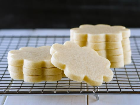 The perfect roll-out sugar cookie recipe for cut out cookies. This recipe achieves crisp, square cookie edges, while minimizing spreading after baking. Semi Sweet Designs, Roll Out Sugar Cookies, Cookie Spread, Sugar Cookie Recipe, Royal Icing Recipe, Lemon Extract, Think Food, Icing Recipe, Cut Out Cookies