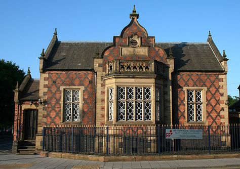 Former Savings Bank, 39 Welsh Row, Nantwich, in Jacobethan style. Dutch Colonial Revival, Jacobean Architecture, House Architecture Styles, Brick Detail, Architecture Panel, 3d Home Design, Dutch Colonial, Tudor House, House Modern