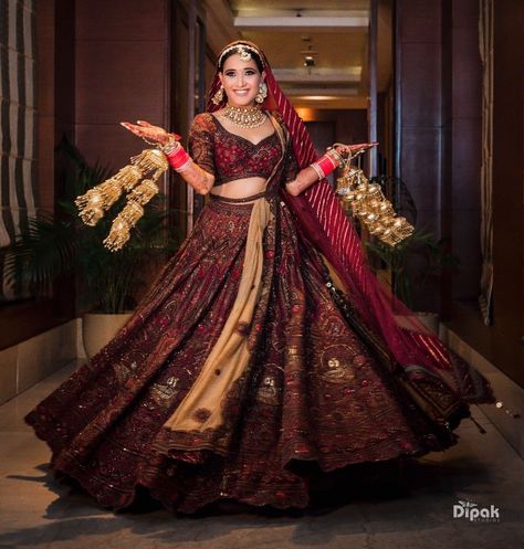 Maroon Lengha Bridal, Maroon Bridal Lehenga, Indian Wedding Bride, Expensive Dresses, Latest Bridal Lehenga, Couple Wedding Dress, Wedding Lehenga Designs, Indian Bride Outfits, Bridal Lehenga Collection